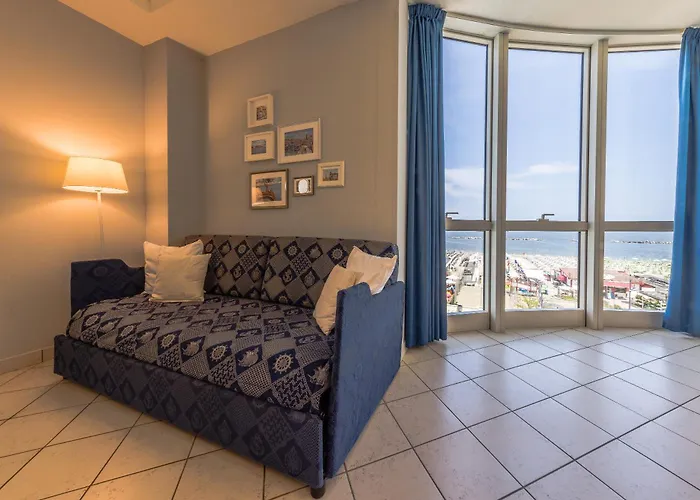 アパートホテル Valverde & Residenza チェゼナーティコ