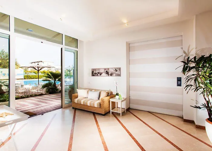 アパートホテル Valverde & Residenza チェゼナーティコ